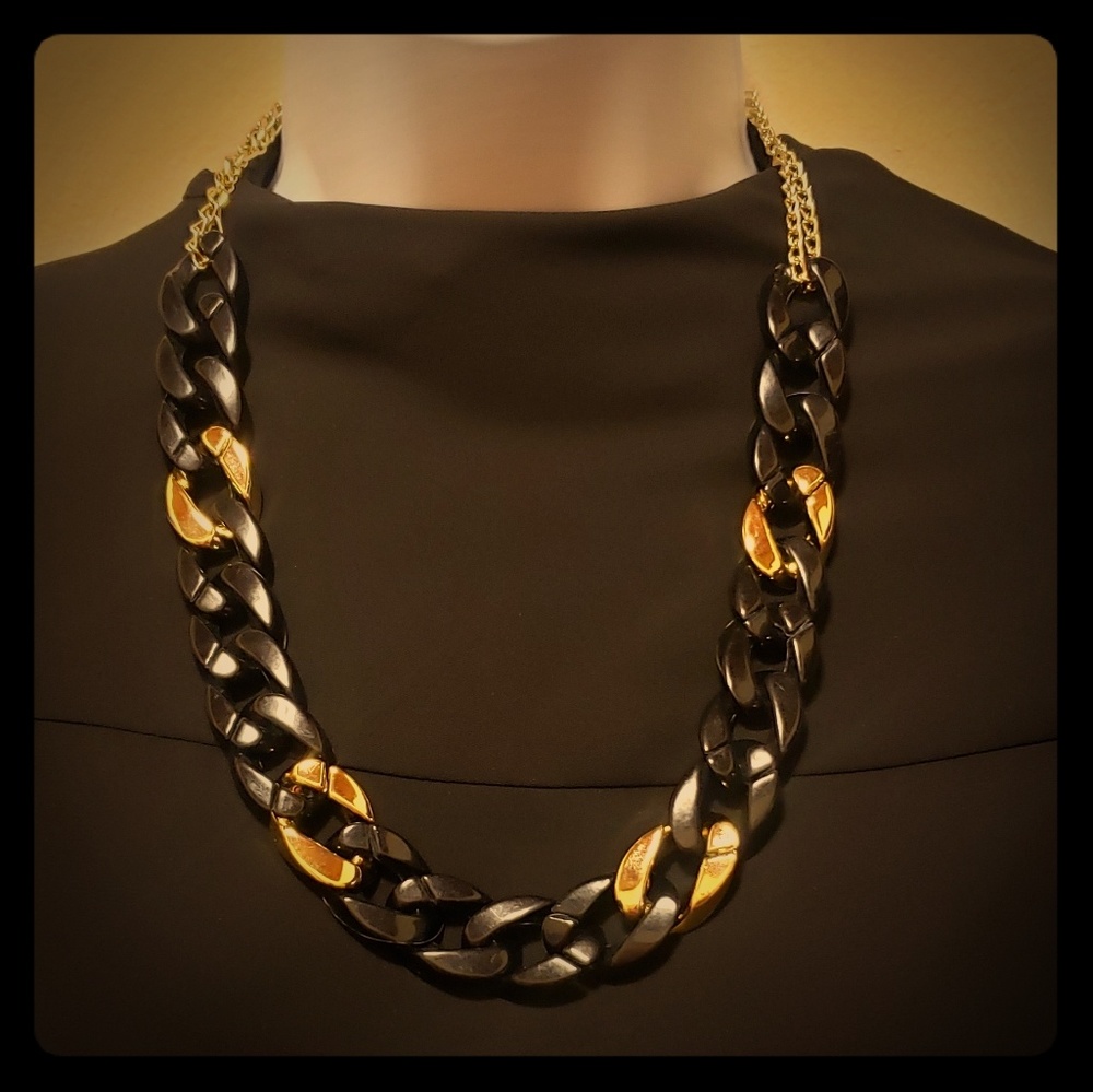 Chunky.black and gold women's fashion necklace